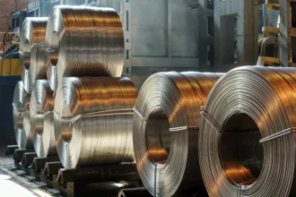 Aluminio se desploma más de 8% en la LME y deja una señal que el mercado no quería ver