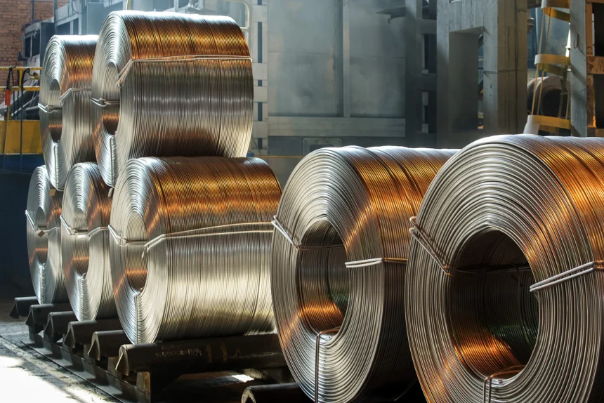 Aluminio se desploma más de 8% en la LME y deja una señal que el mercado no quería ver