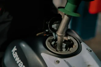 Alza de combustibles en Chile impulsa innovación tecnológica en el sector logístico