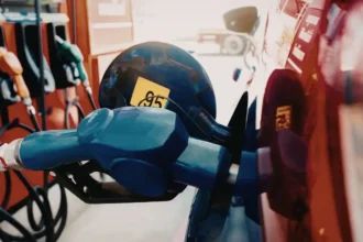 Alza de combustibles presiona costos logísticos y acelera ajustes en Chile