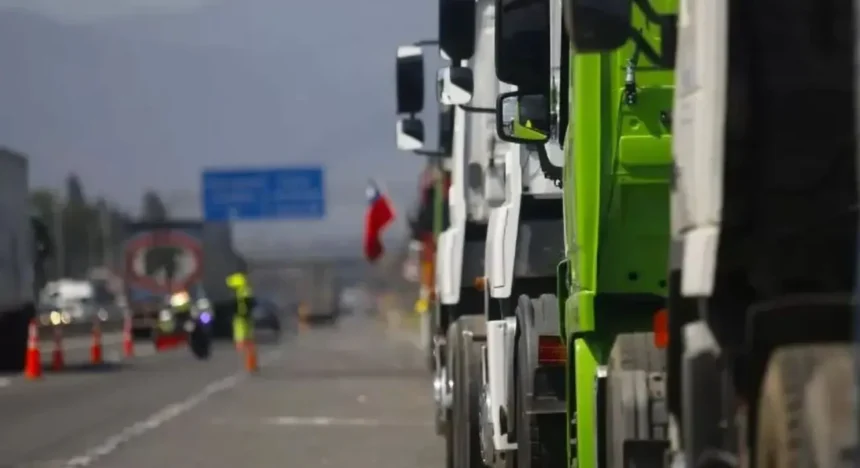 Alza de combustibles tensiona al transporte: camioneros advierten posible paralización tras anuncio del Gobierno