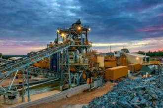 Alza del petróleo podría elevar hasta 20% los costos mineros, advierte BMO