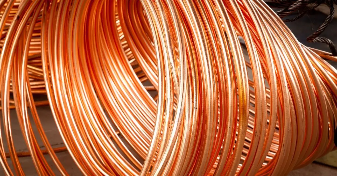 Alza en Inventarios de Cobre: Impacto en Minería y Comercio Chileno