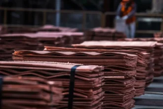 Alza histórica del cobre por crisis global en la producción y escasez