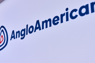 Anglo American pone en marcha inédito plan para cambiar más de 57 mil estufas a leña por calefactores no contaminantes en la Región Metropolitana