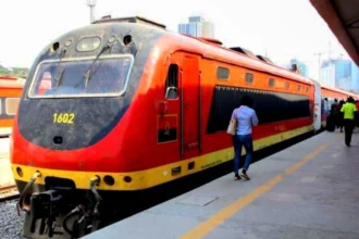 Angola busca $4.500 millones para enlace ferroviario a región minera zinc en Zambia