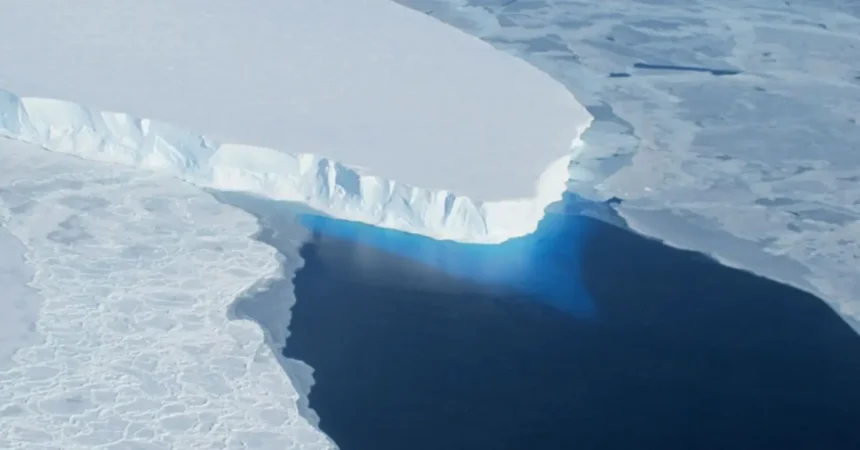 Antártida pierde 36.700 km² de plataformas de hielo y ya replica el patrón de Groenlandia: por qué preocupa a los científicos
