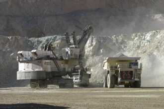 Antofagasta Minerals abre 43 vacantes 4×3 y 7×7 con opción híbrida: revisa los perfiles y postula en línea
