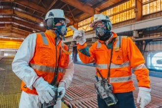 Antofagasta Minerals abre vacantes para perfiles mineros en Zaldivar, Centinela y Antucoya