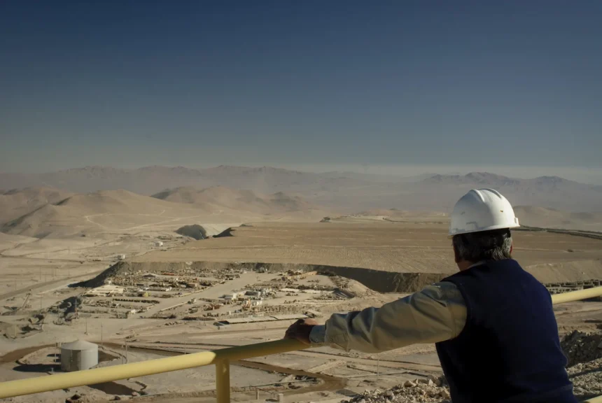 Antofagasta Minerals busca personal para sus faenas y proyectos: revisa vacantes activas con enlace directo para postular