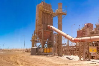 Antucoya pone en marcha sistema de control de polvo que reduce en un 40% las emisiones de material particulado