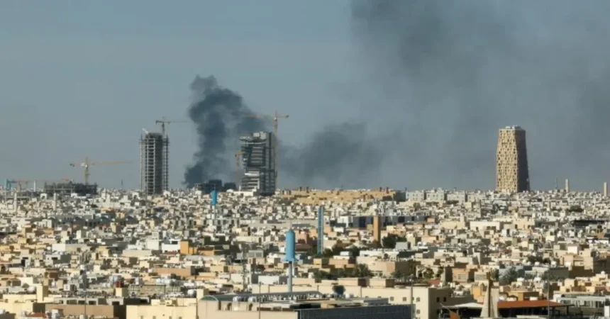 Arabia Saudita y EAU evalúan intervenir en conflicto tras ataques de Irán