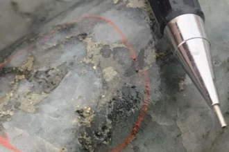 Arya Resources anuncia un nuevo descubrimiento de oro: Zona triplete con una intercepción de 6,05 g/t UA sobre 10,85 m