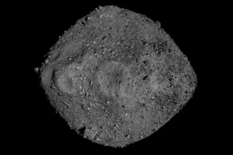 Asteroide Bennu revela superficie rocosa inesperada y desafía teorías científicas previas