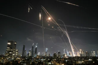 Ataque coordinado entre EE. UU. e Israel sacude Medio Oriente y reabre tensión con Irán