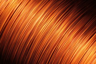 Auge en los precios del cobre: Cómo los aranceles de EE.UU. y la escasez global impulsan la volatilidad en la London Metal Exchange