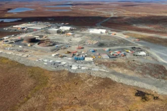 B2Gold proyecta reducción de 18,000 a 20,000 onzas de oro tras incendio