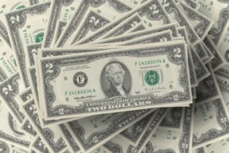 Dólar cae a su nivel más bajo desde inicio del conflicto con Irán