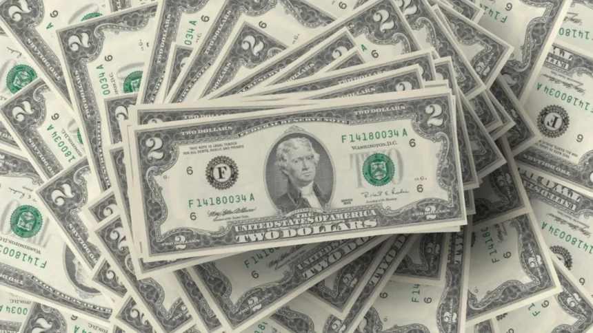 Dólar cae a su nivel más bajo desde inicio del conflicto con Irán