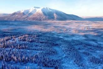 Banyan Gold Corp. sigue intersectando oro de alta calidad en Powerline, Depósito AurMac, Yukon, Canadá