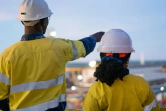 Barrick redefine estrategia: prepara escisión y retoma adquisiciones para elevar su valorización