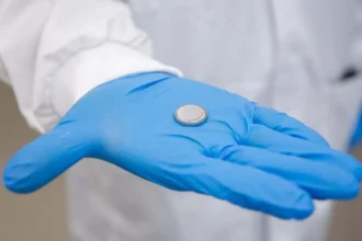 Batería de agua con 120.000 ciclos: el estudio de Hong Kong que usa electrolito pH 7 y apunta a un descarte directo
