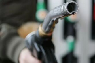 Bencina bajará de precio en Chile: ¿desde cuándo y cuánto podrían ahorrar los automovilistas?