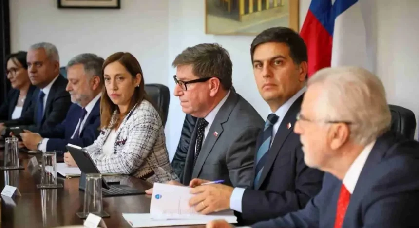 Biministro de Economía y Minería inicia en Antofagasta su primera gira regional