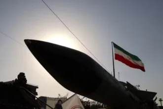 Bloqueo del estrecho de Ormuz: EE.UU. amenaza con interceptar buques y escala tensión global