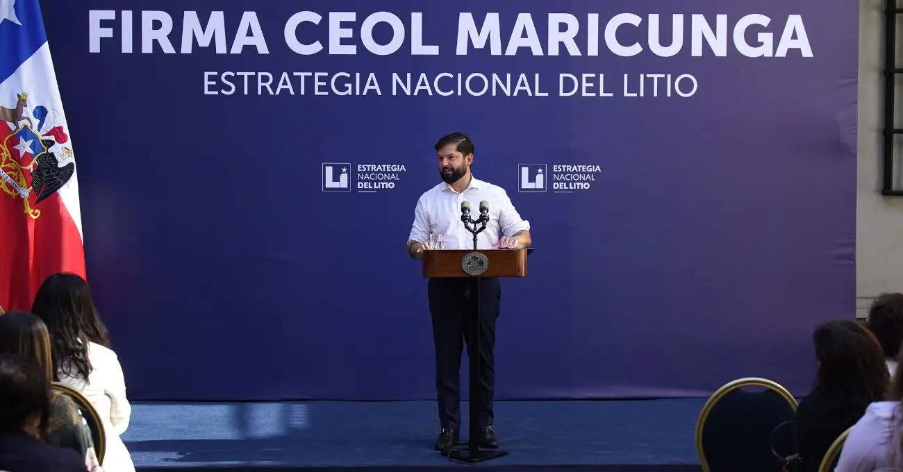 Boric firma el CEOL de Maricunga: el salar con 1.073 mg/l de litio que apunta a 55 mil toneladas desde 2033 “cuidando el medio ambiente”