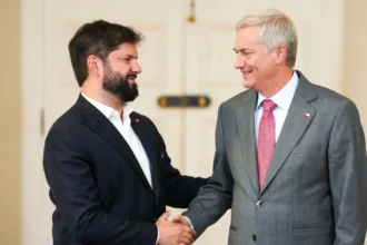 Boric y Kast se reúnen en La Moneda para discutir transición presidencial
