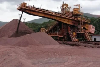 Brasil marca récord histórico con exportación de mineral de hierro en 2025