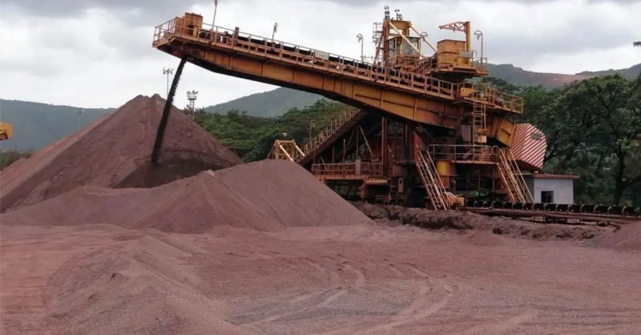 Brasil marca récord histórico con exportación de mineral de hierro en 2025