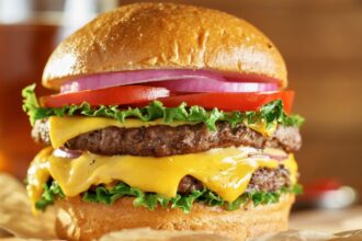 Burger King amplía su equipo en Chile: busca empleados en múltiples regiones con jornadas flexibles y atractivos beneficios