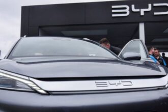 BYD Brasil cierra fábrica por condiciones «inhumanas»: Trabajadores en situación precaria