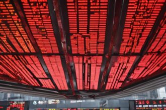 Caída histórica en bolsas de Asia y Europa por temor a guerra comercial global