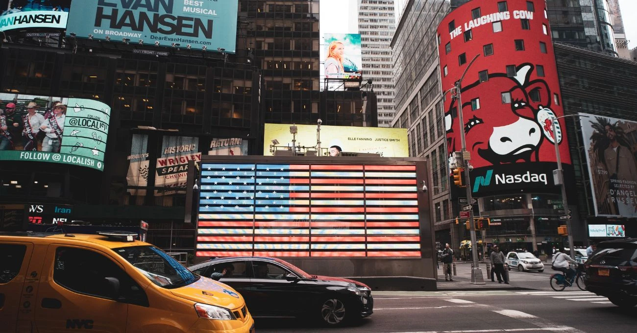 Caídas en acciones tecnológicas impactan mercados globales, Nasdaq 100 registra su mayor descenso
