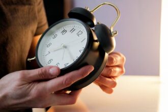 Cambio de hora en Chile: ¿Adelantamos o atrasamos y cuándo es el cambio?