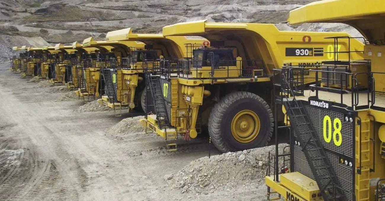 Camiones mineros autónomos: más de 200 operan 24/7 en el Gobi y revelan la escala real de la “mina inteligente” en Xinjiang