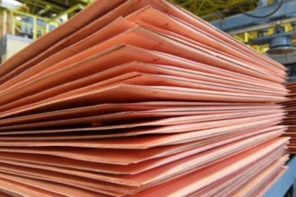 Precio del cobre alcanza máximos históricos en 2026: proyecciones y factores clave
