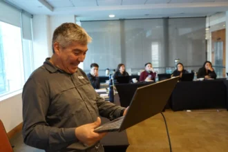 CEIM acompaña la formación de jóvenes talentos Gold Fields con curso de introducción al proceso de oro