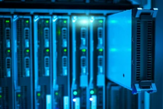 Centros de datos mineros podrían usar hasta 91% menos agua con enfriamiento líquido