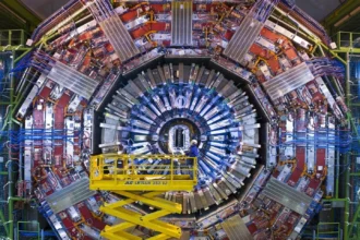 CERN descubre nueva partícula subatómica que desafía teorías sobre quarks y bariones