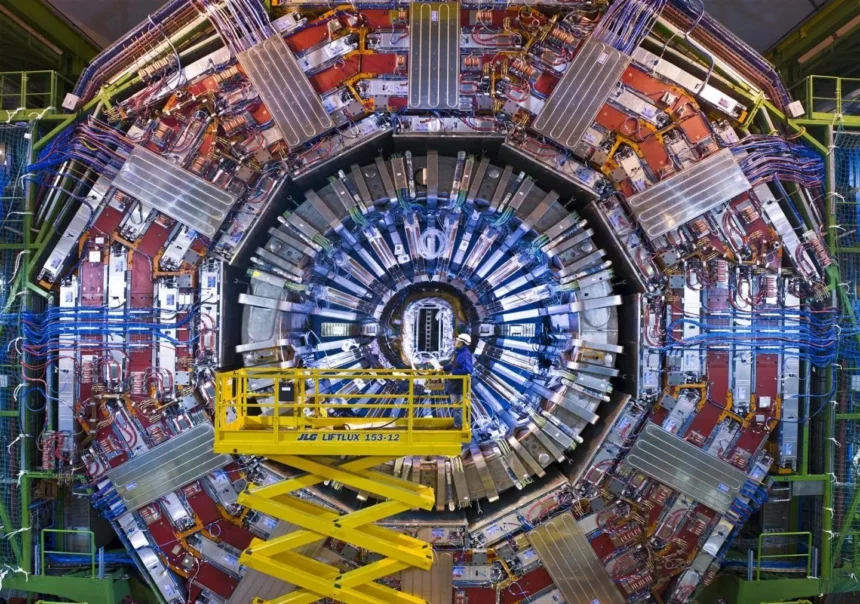 CERN descubre nueva partícula subatómica que desafía teorías sobre quarks y bariones