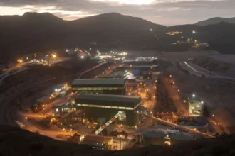 Cerro Corona: US$ 1,6 millones y tres cambios para 2026 que reordenan relaves y drenajes sin ampliar huella