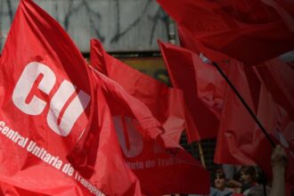 Chile 2025: Negociaciones para un salario mínimo de $725.000 inician en mayo, apuntando a un «salario vital