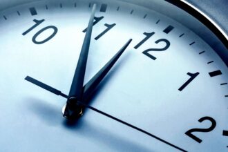 Chile Ajusta su Reloj este Sábado: Todo sobre el Nuevo Cambio de Hora y sus Excepciones Regionales
