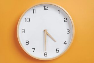 Chile Ajusta su Reloj: Fin del Horario de Verano este Sábado en la Mayoría de las Regiones