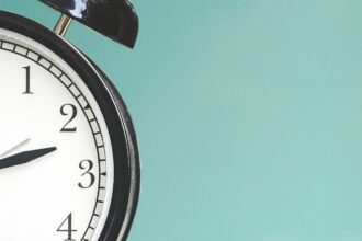 Chile ajusta sus relojes: conoce la fecha exacta del cambio al horario de verano 2025