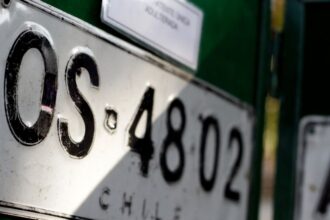 Chile implementa grabado obligatorio de patentes en vehículos desde mayo para combatir robos